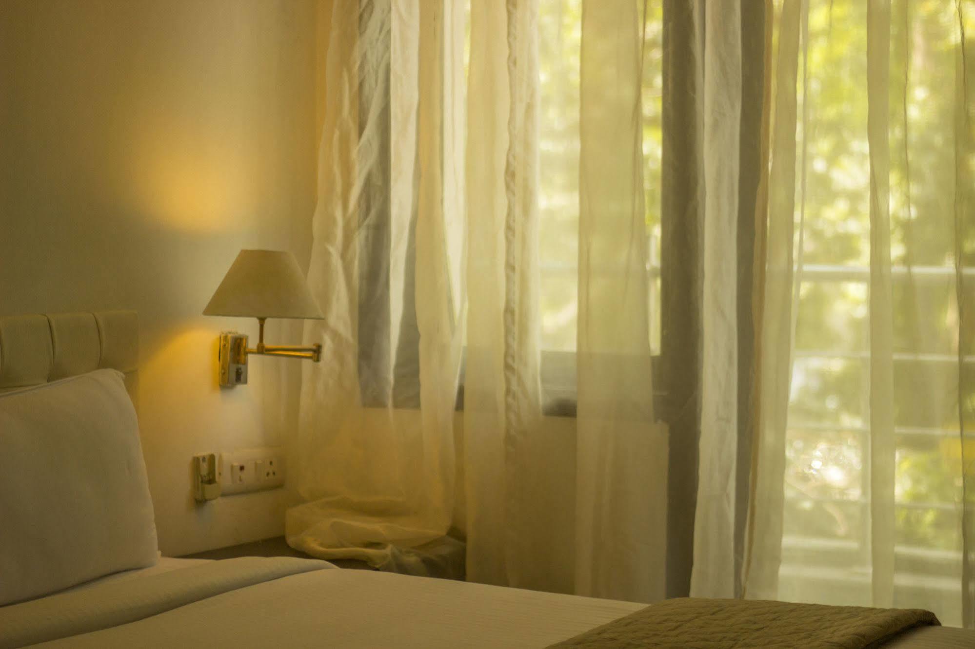 Fabhotel Anutham Saket 3*