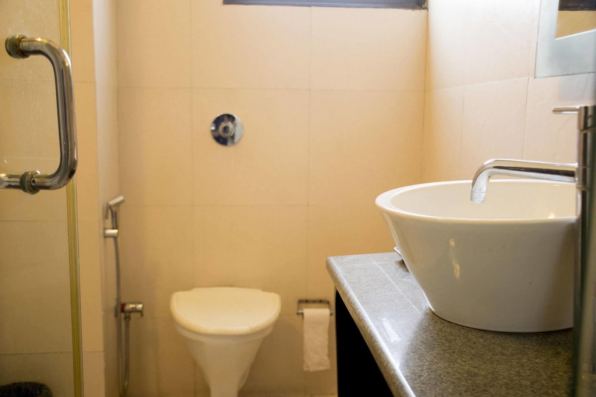 Hotel Fabhotel Anutham Saket New Delhi